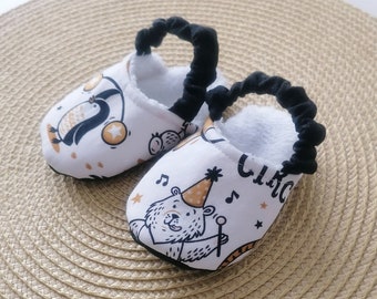 PEANUT Baby Slippers Baby Shoes PDF Sewing Pattern & Tutorial, Projector Layers, crib shoes baby booties sewing shower gift