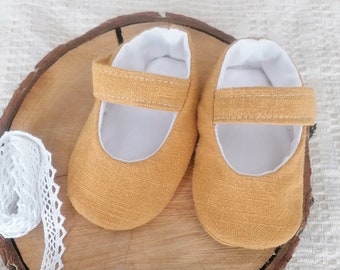 PETITE Mary Jane Soft Sole Baby Shoes PDF Sewing Pattern & Tutorial, Projector Layers, Baby slippers crib shoes baby sewing shower gift