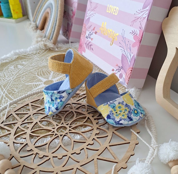 BLOOM Soft Sole Baby Shoes PDF Sewing Pattern & Tutorial, Projector Layers, Baby slippers crib shoes baby booties sewing shower gift