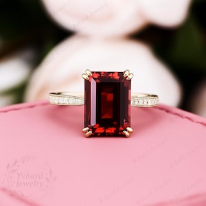 Smaragdslipad Labbskapad Rubin Solitaire Ring, Minimalistisk Ring i Gult Guld, Statement Art Deco-smycken, Jubileumsring med Födelsesten i Juli