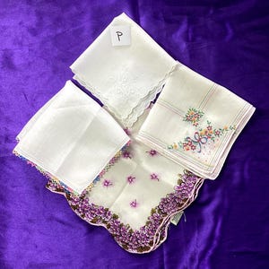 Lot of 4 Vintage Handkerchiefs - Assorted- Beautiful Hankies (P-958)