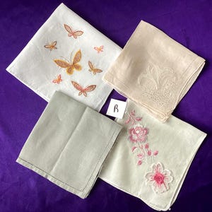 Lot of 4 Vintage Handkerchiefs - Assorted- Beautiful Hankies  (R965)