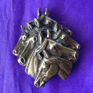 Bergamot Brass Works Horse heads Belt Buckle - 1976 - Vintage Belt Buckle ( 299A)