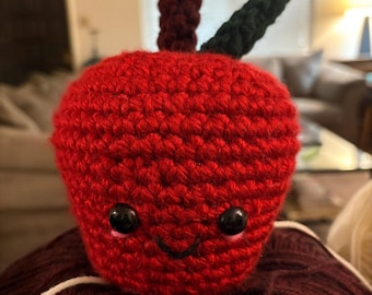 Gehaakte appelknuffel: handgemaakt amigurumi-fruitspeelgoed