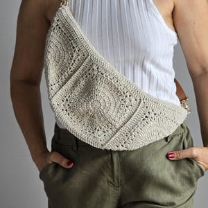 Riñonera de crochet con forma de abuela bohemia de color crema, versátil para festivales, riñoneras y accesorios para el día a día