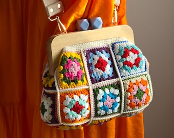 Cream Crochet pouch with coloful Granny Square's vintage kiss lock bag , Chic and stylish Lined Crochet wooden frame clutch