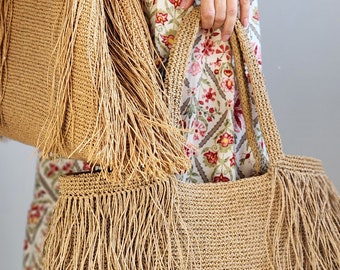 Bolso shopper grande con borlas de rafia y ganchillo en color beige natural, bolso de hombro para la playa o como bolso elegante de mercado