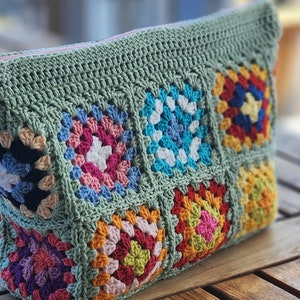 Granny Square crochet zipper clutch bag,pdf crochet bag pattern with video tutorial.