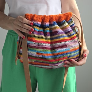 Handgemachte gestreifte bunte häkeln Kordel Beutel Beutel – & gestreifte Tasche – Bunte Boho Crossbody – verstellbarer Lederriemen – Geschenk für Sie