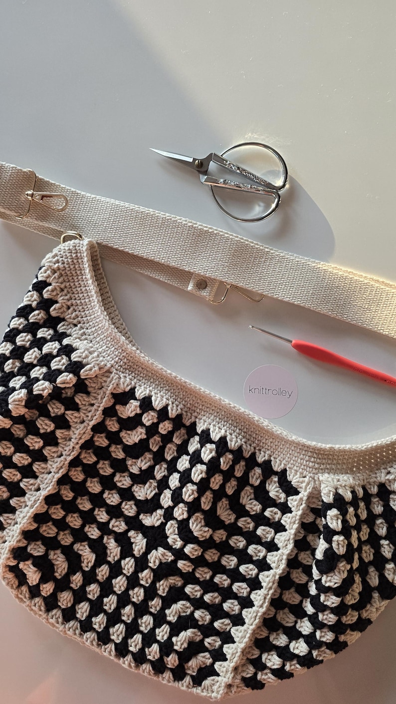Crochet Boho Hobo Bag Pattern: Lined Zippered Purse (PDF & Video Tutorial) image 2