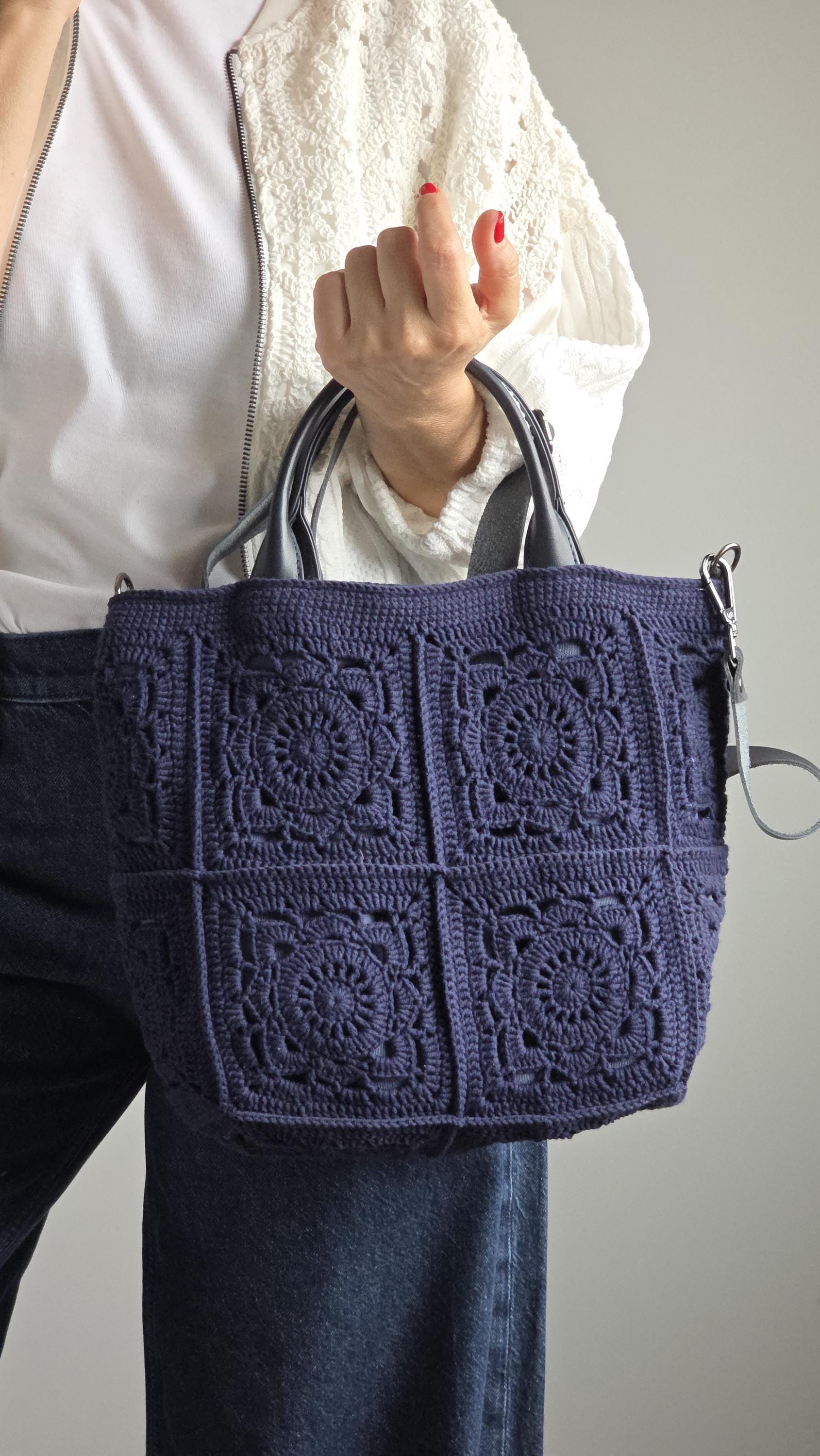 ハンドバッグ Antique crochet bag Navy Crochet Tote Bag With Leather Handles: Vintage Style Handbag
