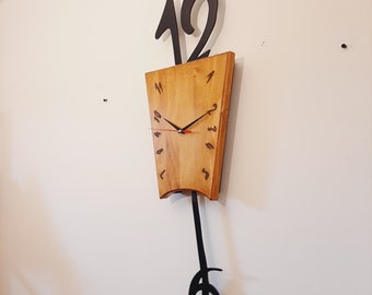 Uhr mit Uhrwerk und Glockenspiel