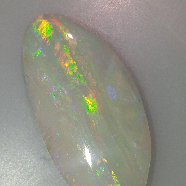 Leuchtender Edelopal aus Coober Pedy, Australien, 4,5ct