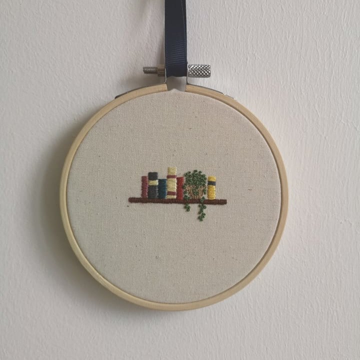 Petite Bibliothèque Brodée
