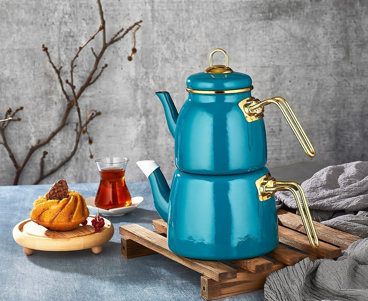 Sboccia nell'ora del tè con la nostra teiera in rame floreale intagliata a  mano, bollitore per tè turco fatto a mano con manici in legno set da 2  pezzi -  Italia