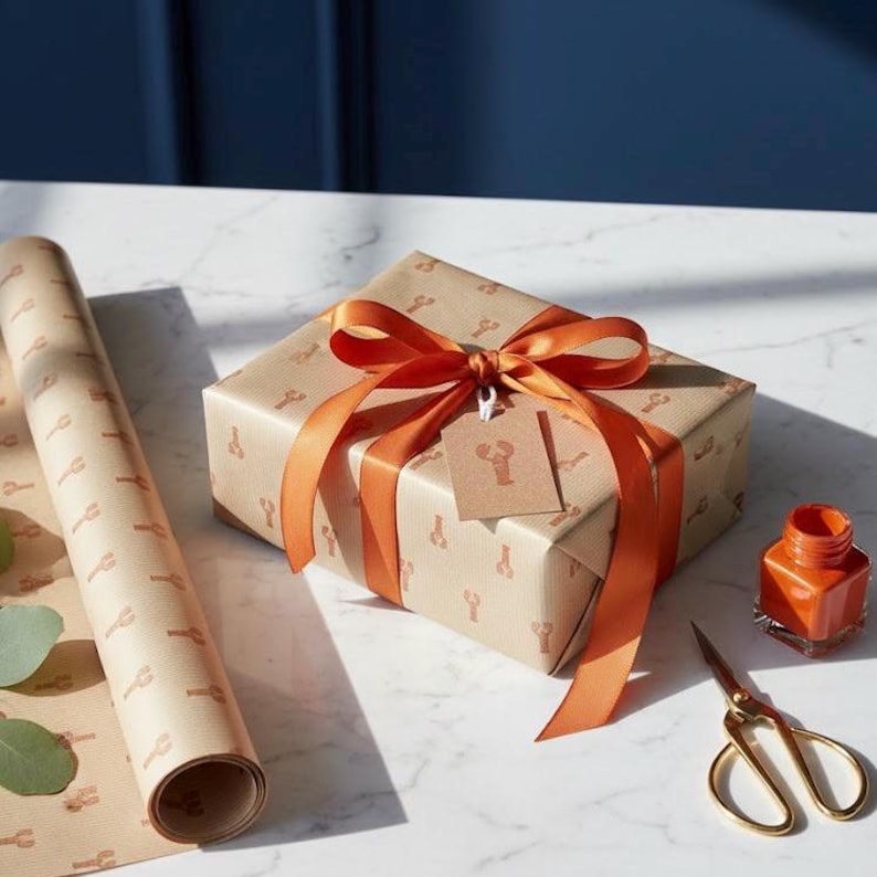 Papier cadeau homard, emballage cadeau nautique d'anniversaire côtier pour amateur de fruits de mer - The Nautical Collection image 3