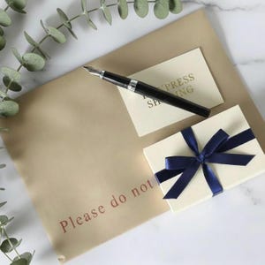Papier cadeau homard, emballage cadeau nautique d'anniversaire côtier pour amateur de fruits de mer - The Nautical Collection image 8
