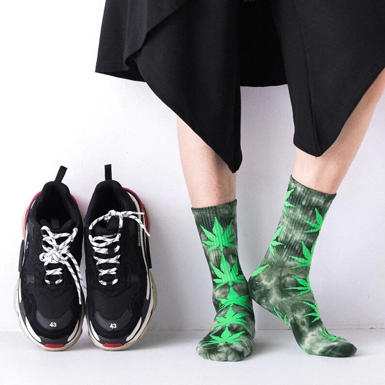 1 Pair Tie-dye Maple Leaf Socks Long Fashion Weed Socks Men - Etsy
