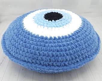 Grand coussin mauvais œil en denim, peluche mauvais œil, coussin décoratif au crochet décoration de chambre ado fille coussin méridienne cadeau porte-bonheur coussin porte-bonheur