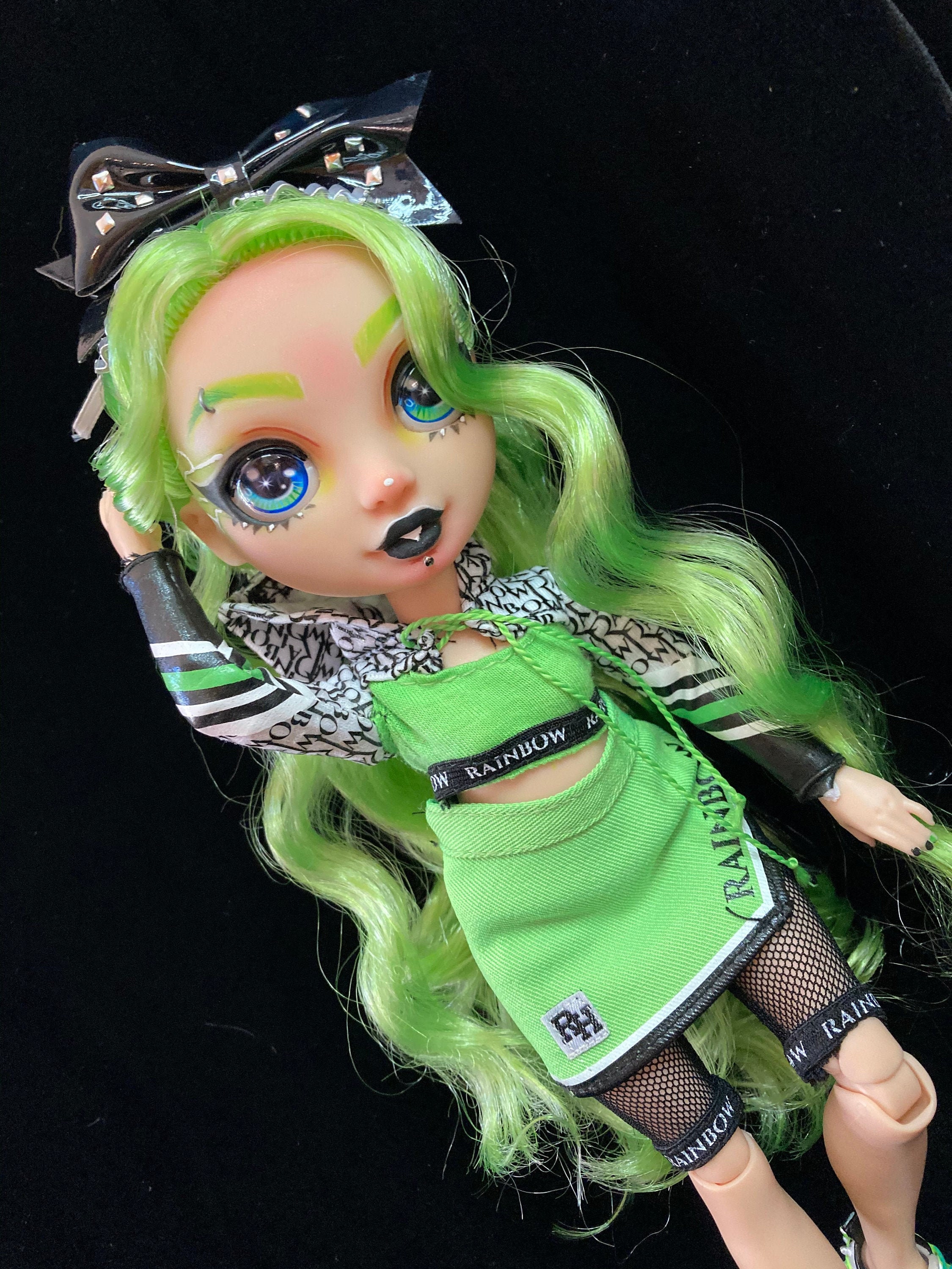 Rainbow High Doll Jade Hunter Doll