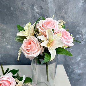 Piccolo bouquet di rose e gigli finti/fiore artificiale/fai da te/floreale/matrimonio/decorazione per la casa/regali rosa chiaro immagine 4
