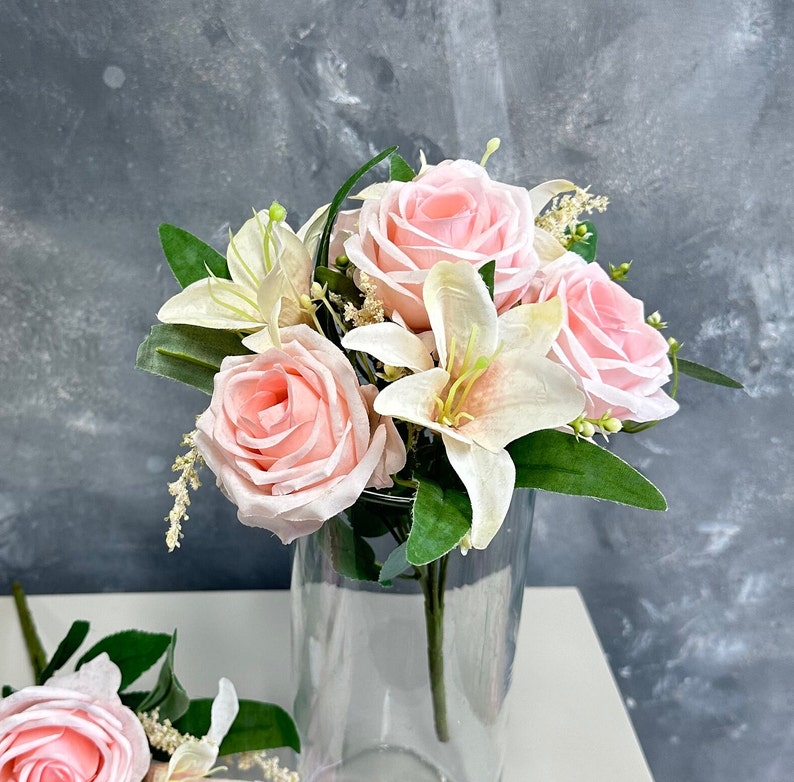 Piccolo bouquet di rose e gigli finti/fiore artificiale/fai da te/floreale/matrimonio/decorazione per la casa/regali rosa chiaro immagine 4