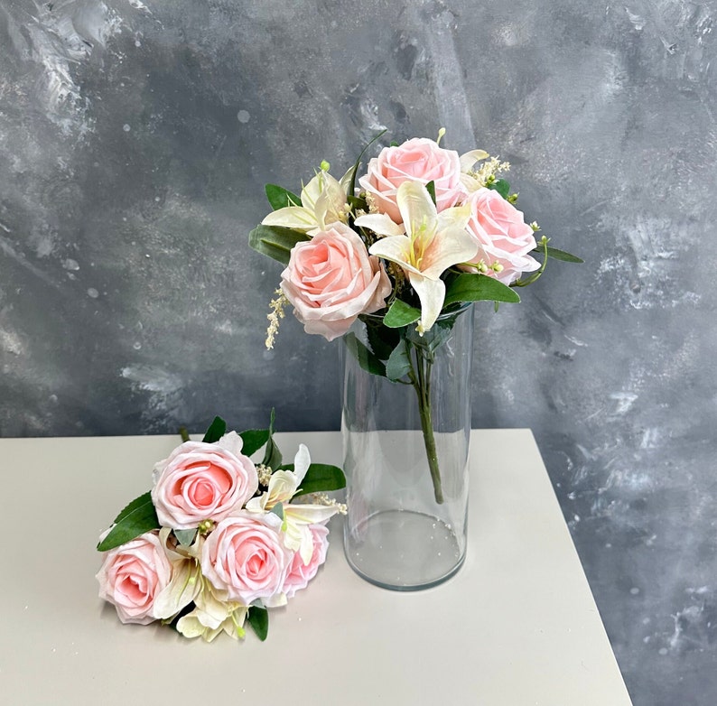 Piccolo bouquet di rose e gigli finti/fiore artificiale/fai da te/floreale/matrimonio/decorazione per la casa/regali rosa chiaro immagine 2