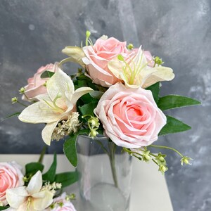 Piccolo bouquet di rose e gigli finti/fiore artificiale/fai da te/floreale/matrimonio/decorazione per la casa/regali rosa chiaro immagine 8
