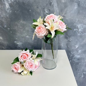 Piccolo bouquet di rose e gigli finti/fiore artificiale/fai da te/floreale/matrimonio/decorazione per la casa/regali rosa chiaro immagine 3