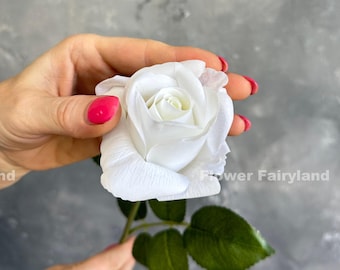 Capullo de rosa parcialmente abierto Real Touch - Flor artificial - Blanco