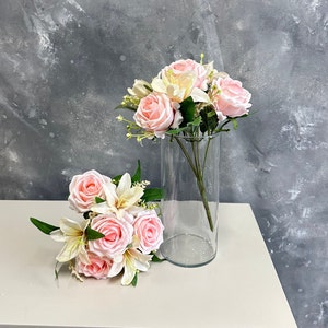 Piccolo bouquet di rose e gigli finti/fiore artificiale/fai da te/floreale/matrimonio/decorazione per la casa/regali rosa chiaro immagine 5