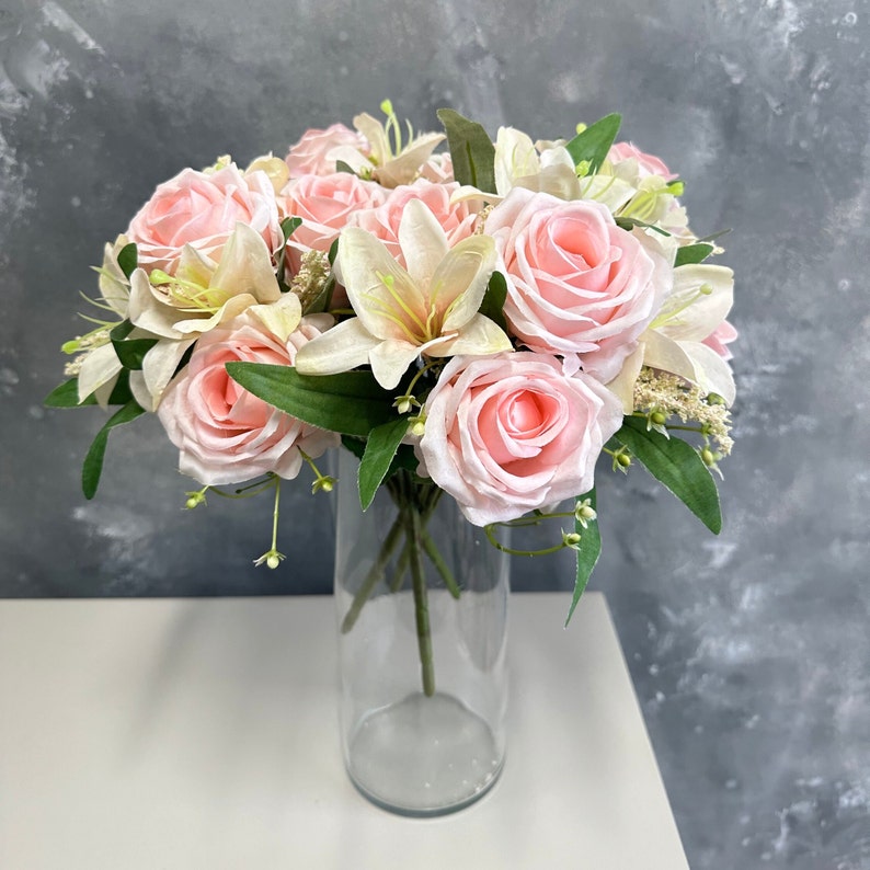 Piccolo bouquet di rose e gigli finti/fiore artificiale/fai da te/floreale/matrimonio/decorazione per la casa/regali rosa chiaro immagine 1