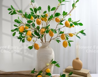 Limones artificiales y follaje con rama de flores - Frutas artificiales