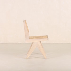 Cadeira Chandigarh Capitol em vime - Teca e rattan trançado à mão imagem 13