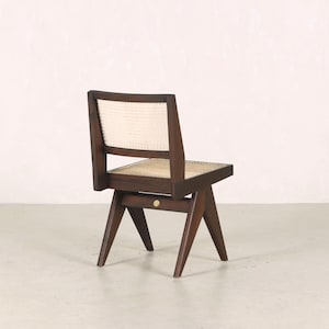 Cadeira Chandigarh Capitol em vime - Teca e rattan trançado à mão imagem 7