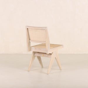 Cadeira Chandigarh Capitol em vime - Teca e rattan trançado à mão imagem 14