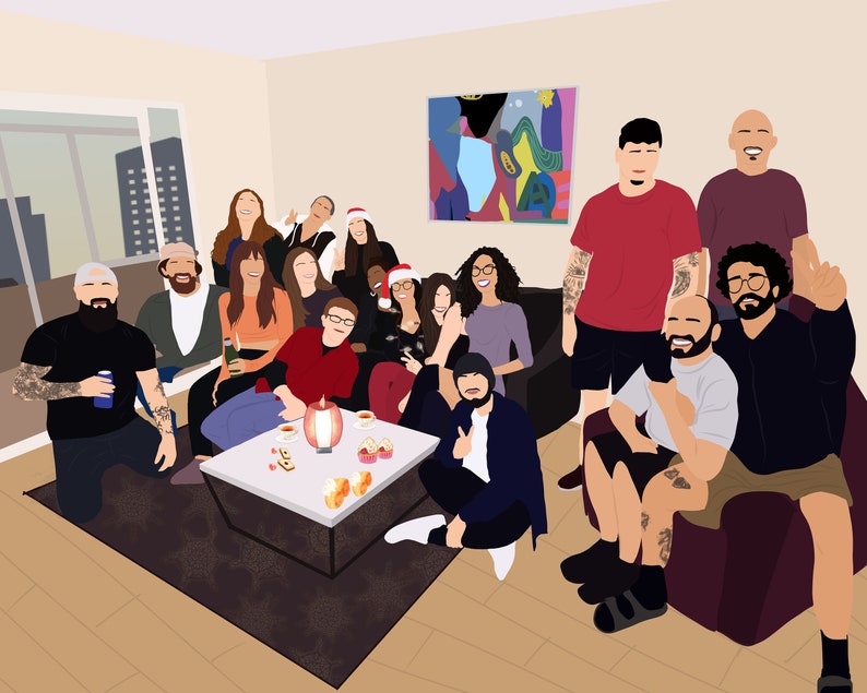 Pu&ograve; includere: Un gruppo di persone riunite in un soggiorno, alcune sedute su un divano, altre su sedie e una persona inginocchiata sul pavimento. Sorridono tutti e guardano la telecamera. C'&egrave; un tavolino da caff&egrave; al centro della stanza con una candela accesa e spuntini sopra. La stanza &egrave; decorata con un dipinto colorato sul muro e una finestra con vista sullo skyline di una citt&agrave;.