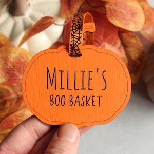 Gravur Halloween Boo Korb Namensschild, personalisiert mein erstes Halloween Zeichen, Boo Korb Plakette, Boo Box Holzetikett, Sibling Boo Korb