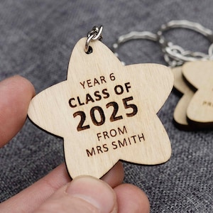 School Leavers Star Keyring, Class of 2025 Personalised Year 6 Present, Gift for Pupils from Teachers, Wooden Primary School Leaver Keepsake