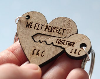 Personalised Valentines Day Gift For Him & Her, Engraved Key To My Heart, 5th Wedding Anniversary Pair of Keyrings Interconnecting Keychains