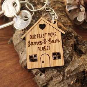 2x Personalised Our First Home Keychains / Engraved New Home Matching Keyrings, Housewarming Gift For The Home, New Homeowner Present 2023 imagen 4