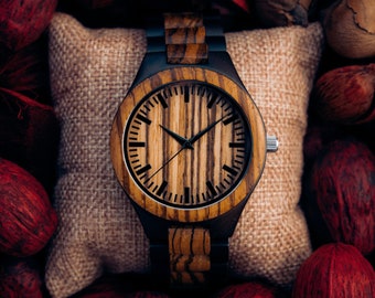 Montre en bois gravée pour homme Cadeau d'anniversaire pour petit ami Cadeau garçon d'honneur Montre en bois personnalisée Cadeau d'anniversaire pour lui Fête des pères