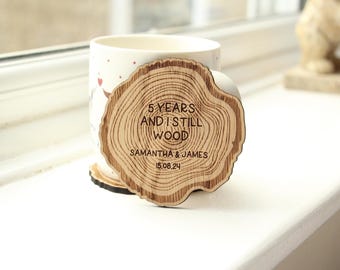 2 x 5 ans et moi encore en bois, cadeau de 5 ans sous-bocks en bois pour couples, cadeau d'anniversaire de mariage de cinq ans, bois 5 ans personnalisé