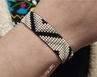 Ręcznie robiona bransoletka, koraliki nasienne w neutralnych kolorach, bransoletka huichol
