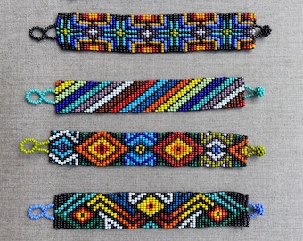 Bransoletka z koralików Huichol, kolorowy mankiet tkany na krośnie