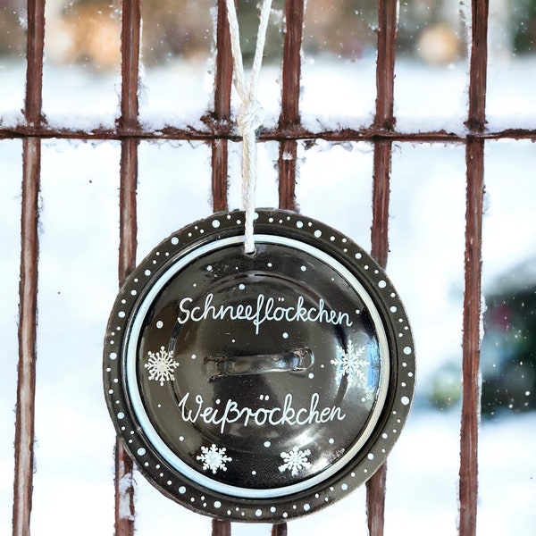 Schneeflöckchen Weißröckchen - alter Topfdeckel - upcycling - Geschenk - Deko - Garten - Deko Winter - Dekoration Landhaus - Schneeflocken