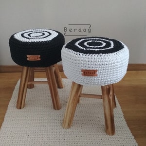 Black and white little chairs / humpties