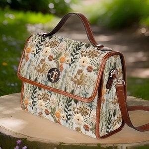 Sac cartable prairie de fleurs Cottagecore, joli sac à main végétalien, sac bandoulière en toile, sac bandoulière en cuir végétalien, cadeau pour elle, fausse broderie