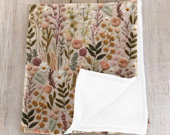 Blumenwiese Fleecedecke: Cottagecore Überwurf mit Blumenmuster
