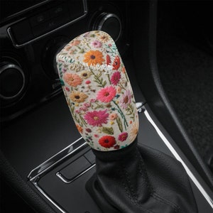 Summer Flowers Shift Knob Cover Faux Embroidery, Boho Floral Car Shifter Gear Cover, Cottagecore Car Interior Decor, Shifter Knob Cover Gift